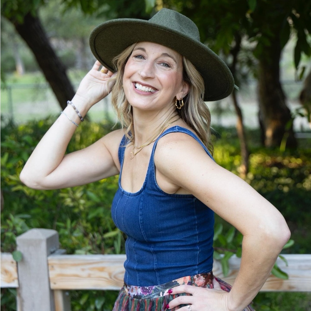 Meet your Posher, Mara